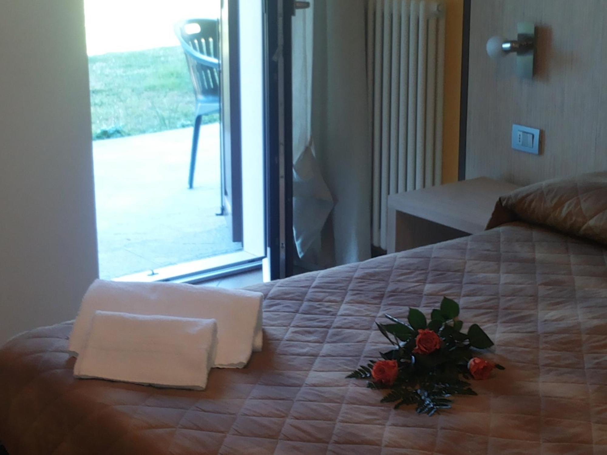 Agritur Arcosole B&B Camping Rum bild